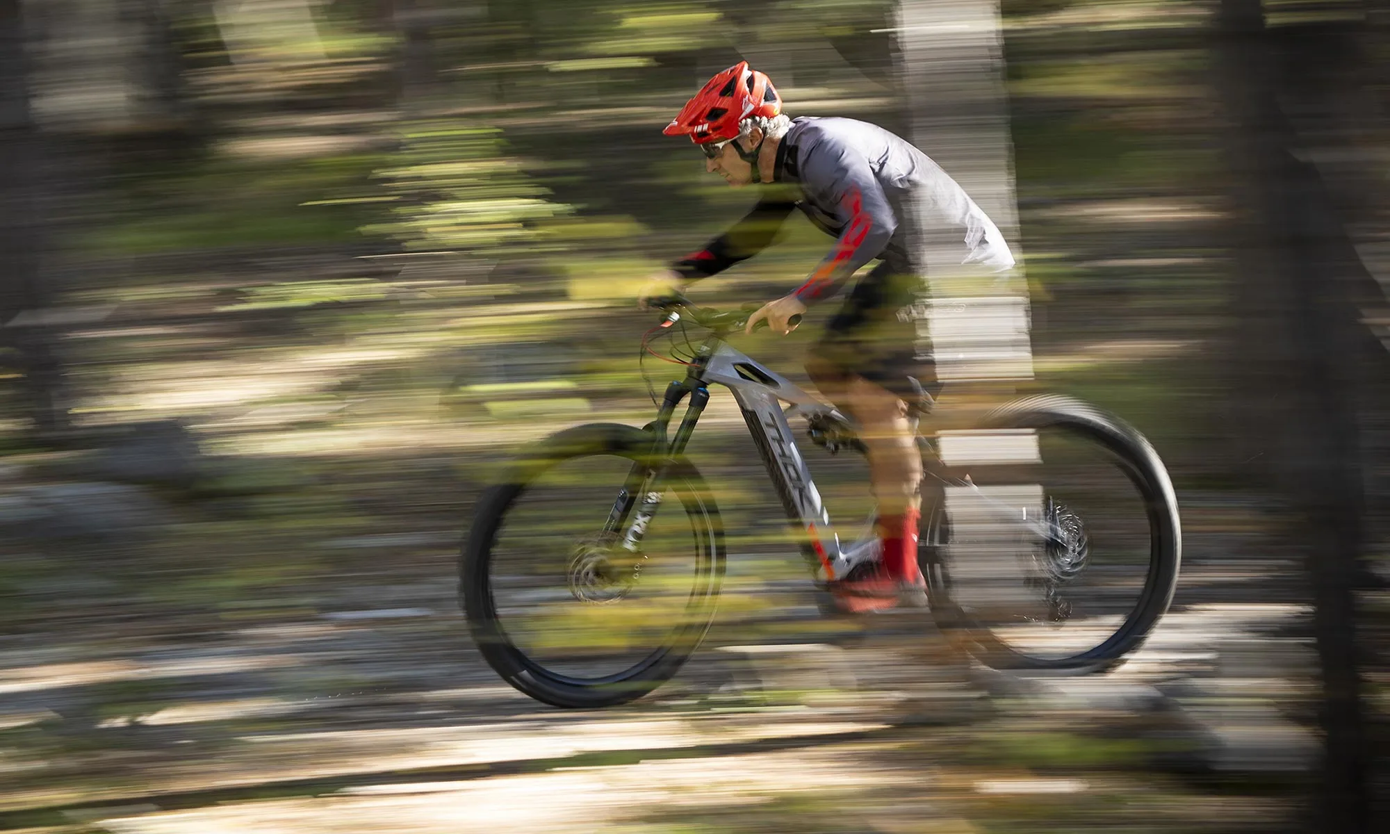 Thok TP4 modular carbon all-mountain eMTB with Bosch CX motor and variable batteries, made-in-Italy, riding